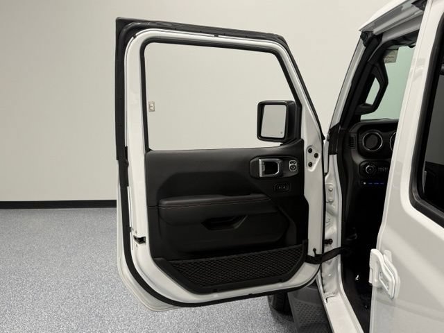 Used 2021 Jeep Wrangler Unlimited Sahara w/ Cold Weather Group AWD/4WD image 13