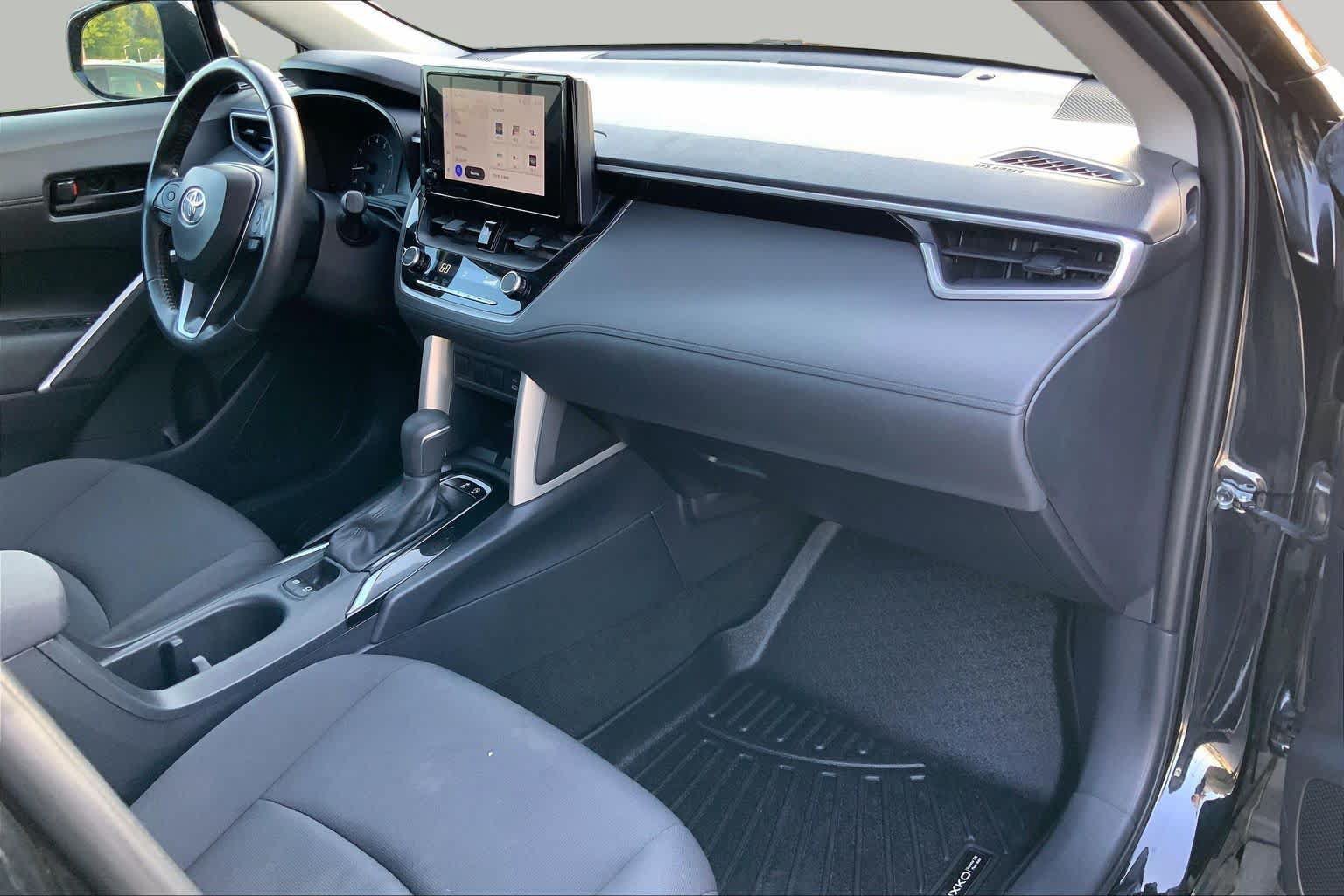 Used 2024 Toyota Corolla Cross LE FWD image 17