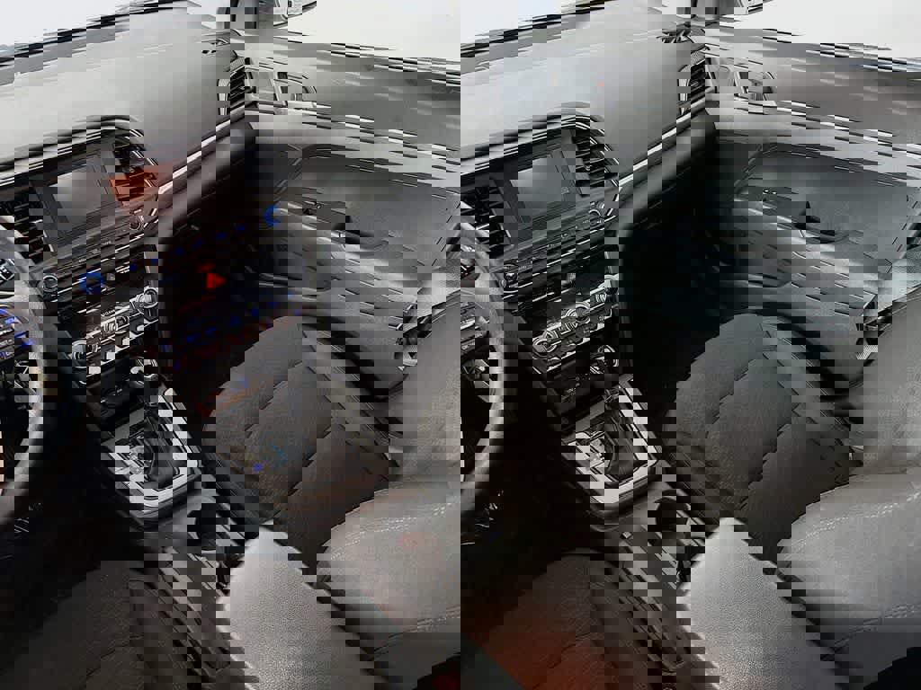 Used 2020 Hyundai Elantra SE w/ Cargo Package (C1) image 14