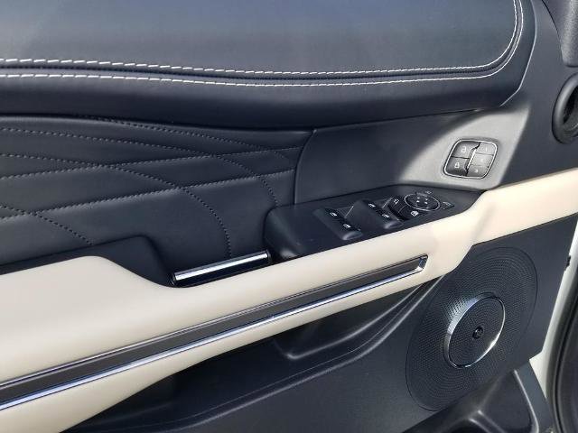 Certified 2023 Ford Expedition Platinum image 11