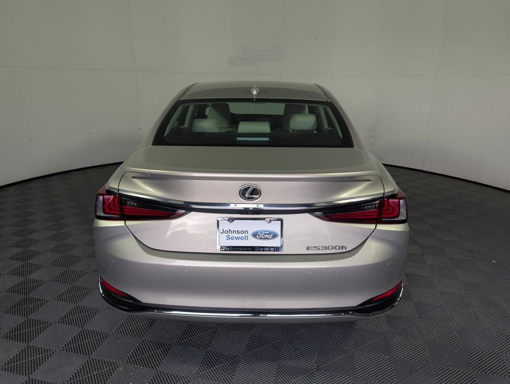 Used 2023 Lexus ES 300h w/ Premium Package image 3