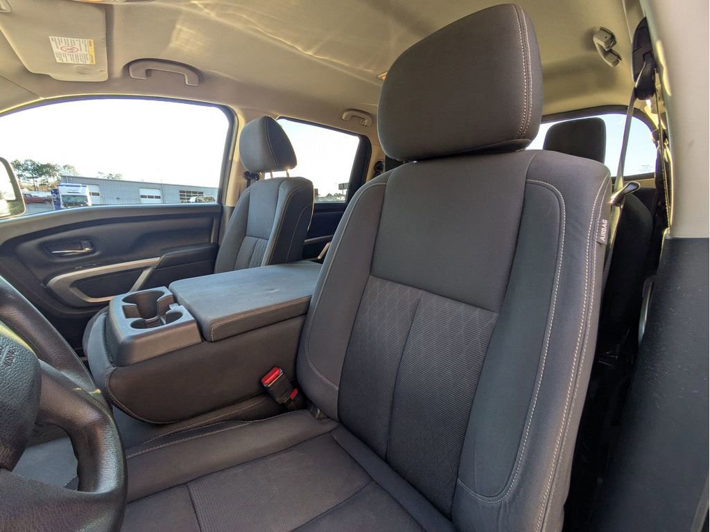 Used 2017 Nissan Titan SV image 22