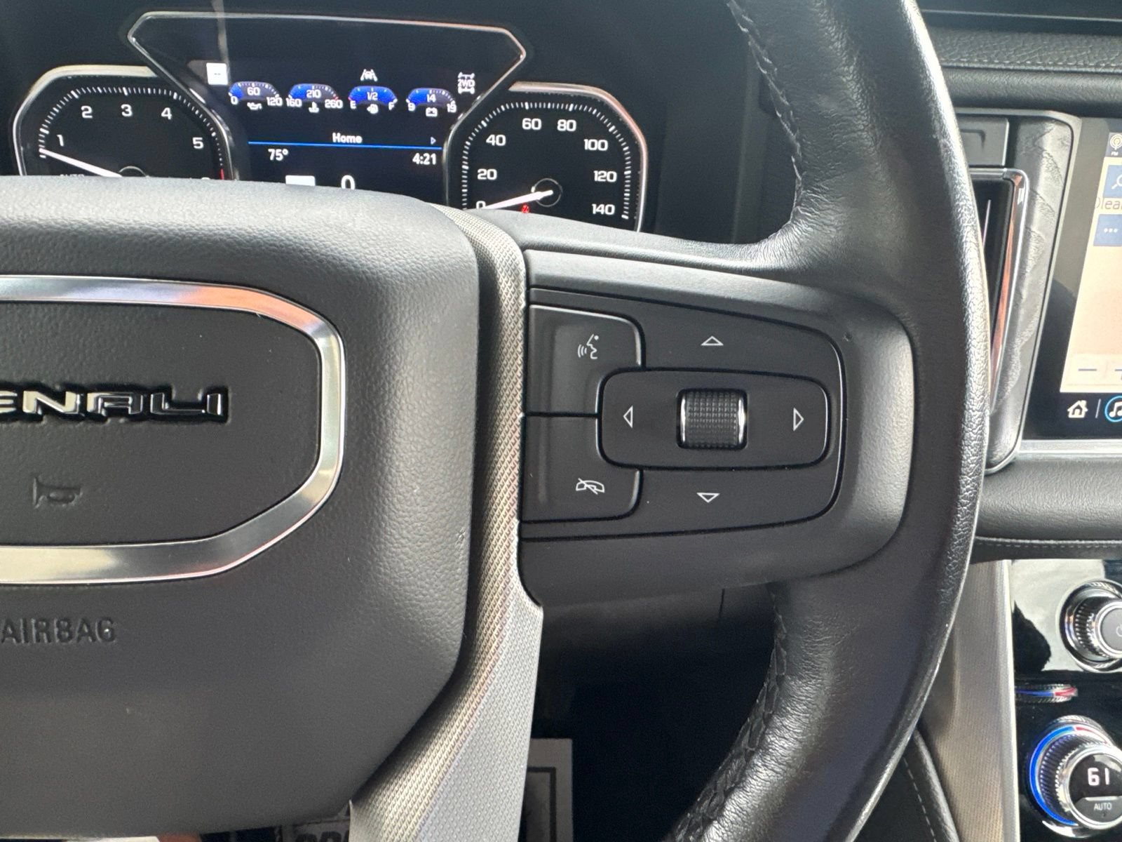 Used 2021 GMC Yukon XL Denali w/ Denali Premium Package AWD/4WD image 36