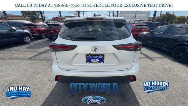 Used 2024 Toyota Highlander LE FWD image 4