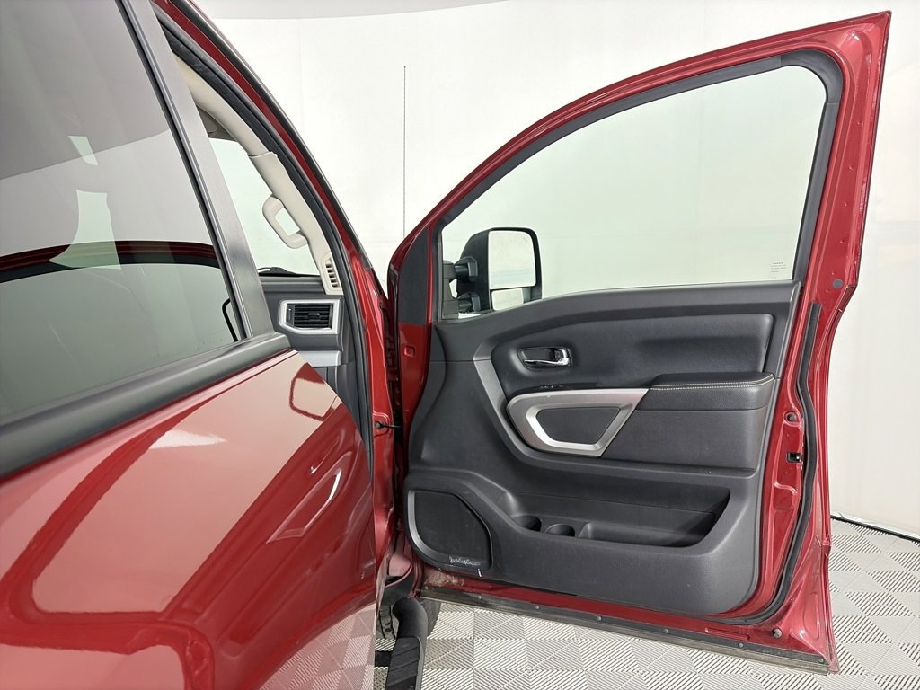 Used 2017 Nissan Titan PRO-4X image 30