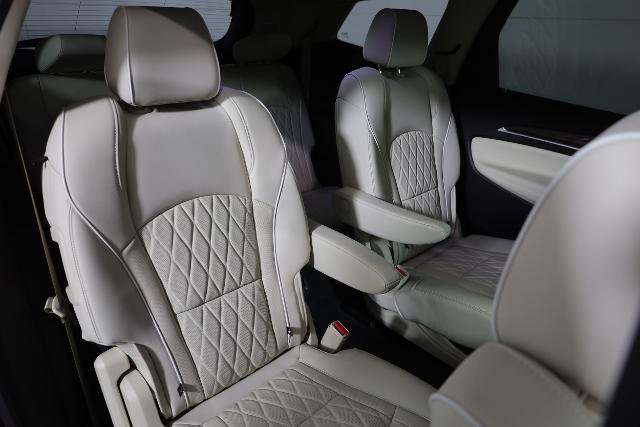 Used 2023 Buick Enclave Avenir w/ Avenir Technology Package AWD/4WD image 11