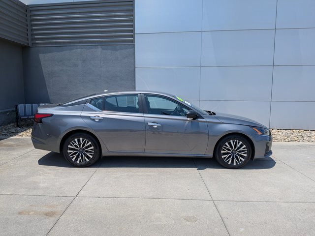Used 2024 Nissan Altima 2.5 SV FWD image 3