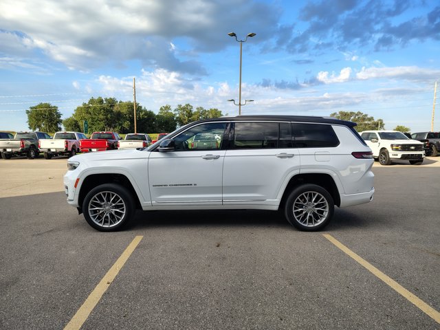 Used 2023 Jeep Grand Cherokee L Summit AWD/4WD image 5