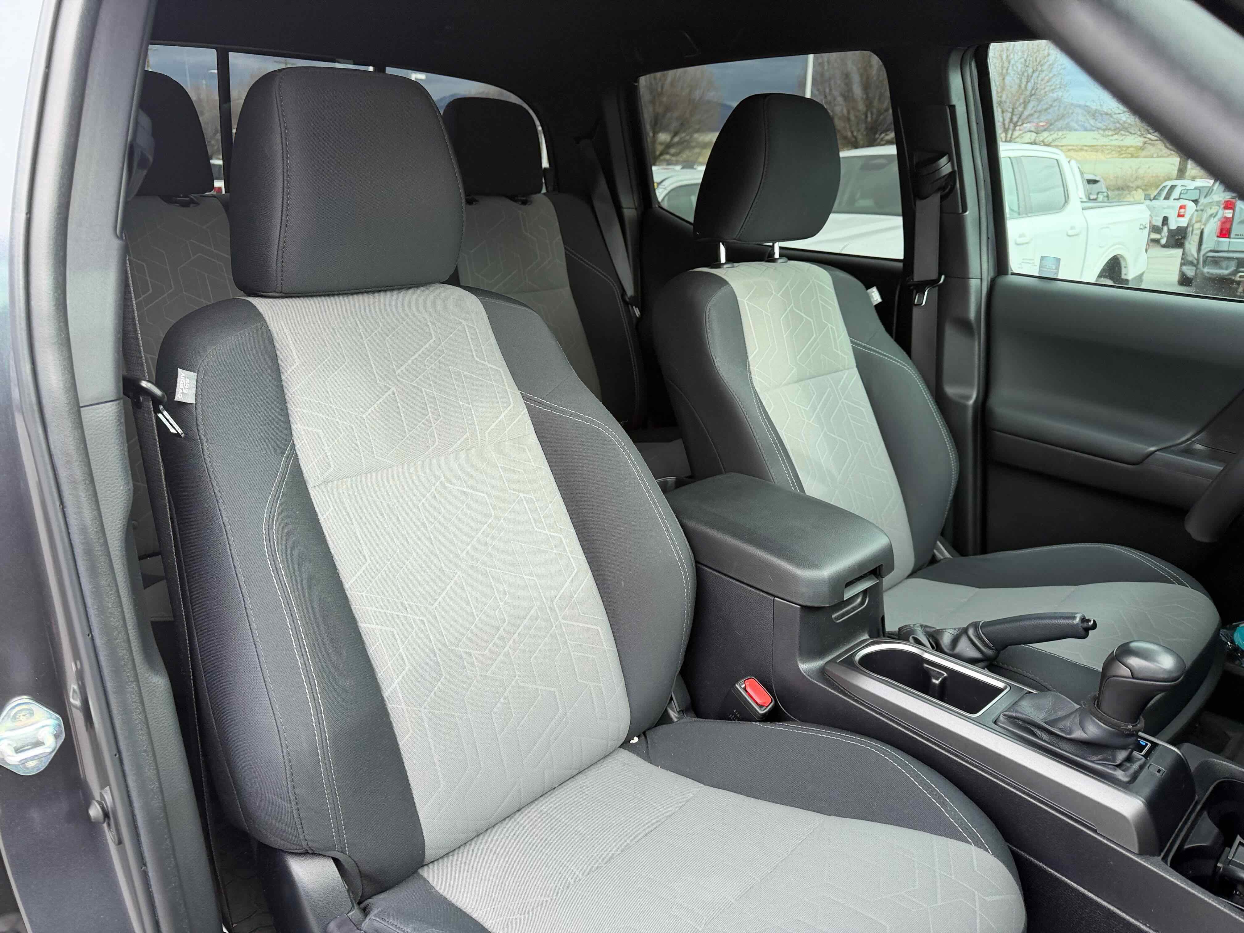 Used 2022 Toyota Tacoma TRD Off-Road image 31