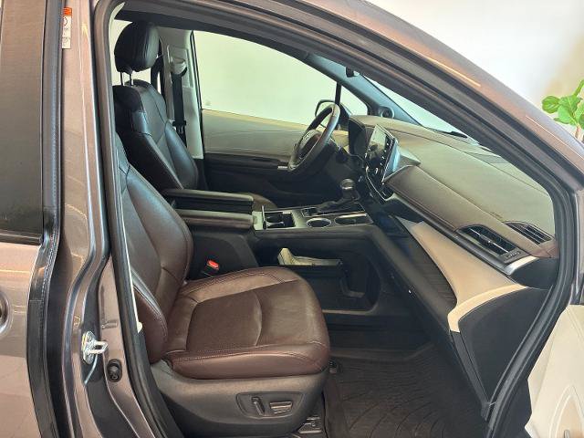 Used 2023 Toyota Sienna Platinum AWD/4WD image 6