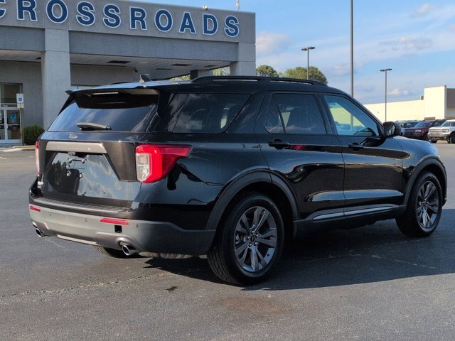 Certified 2021 Ford Explorer XLT w/ Equipment Group 202A RWD image 4