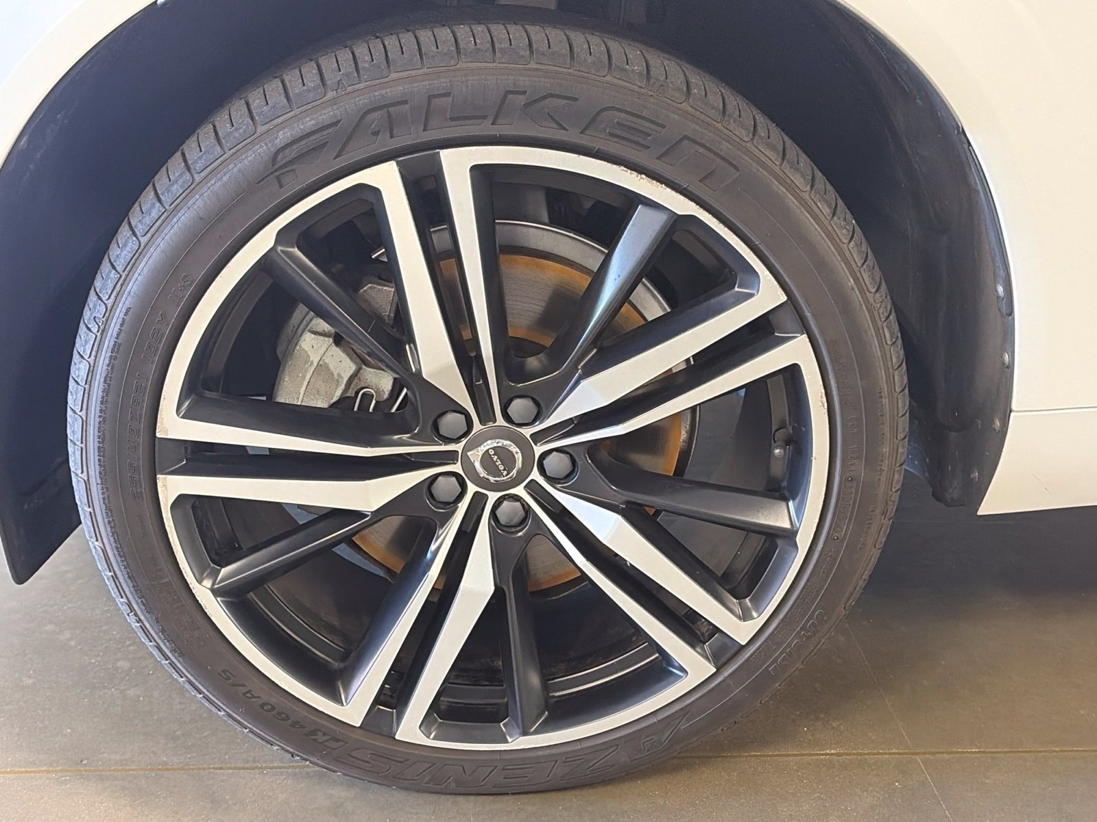 Used 2019 Volvo XC60 T6 R-Design w/ Protection Package Premier AWD/4WD image 18