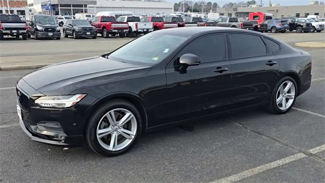 Used 2018 Volvo S90 T5 Momentum w/ Convenience Package image 2