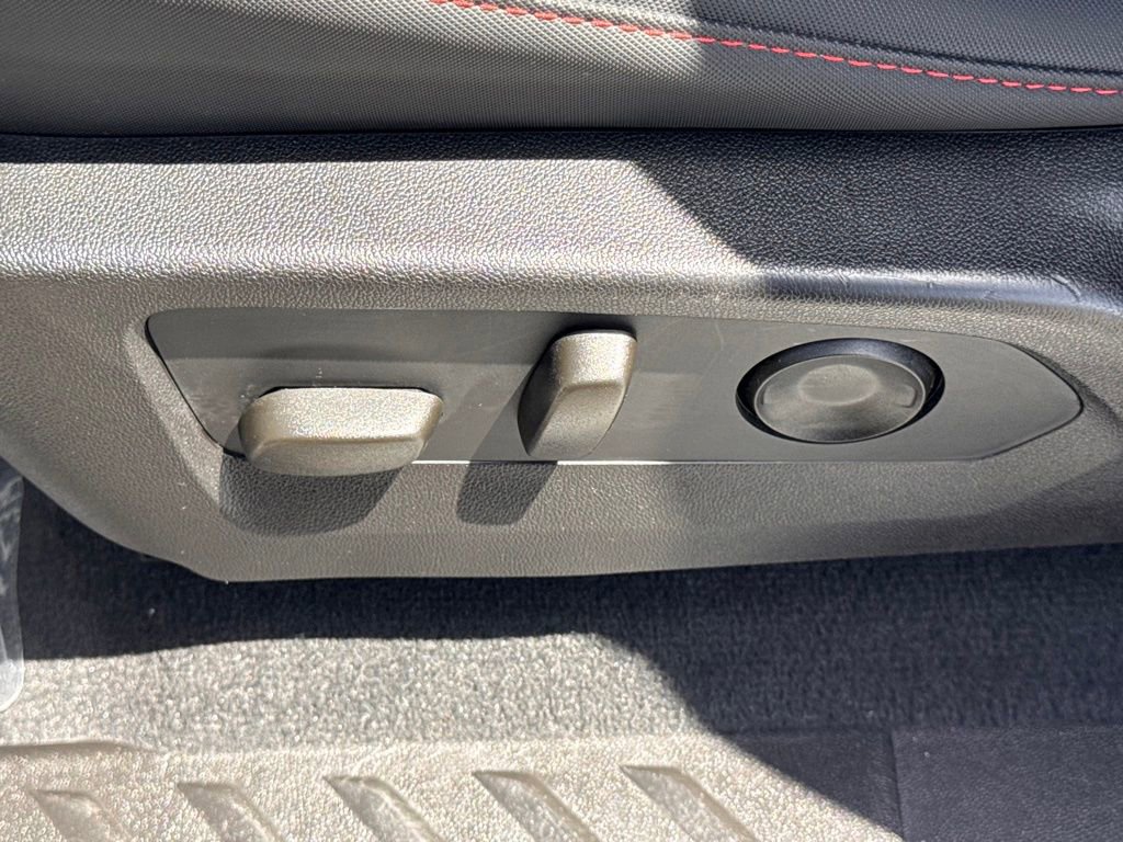 Used 2024 Chevrolet Colorado Z71 w/ Z71 Convenience Package 2 image 19