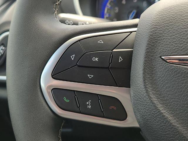Used 2026 Chrysler Pacifica Select FWD image 30