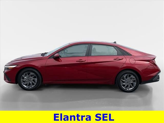 Used 2024 Hyundai Elantra SEL image 6
