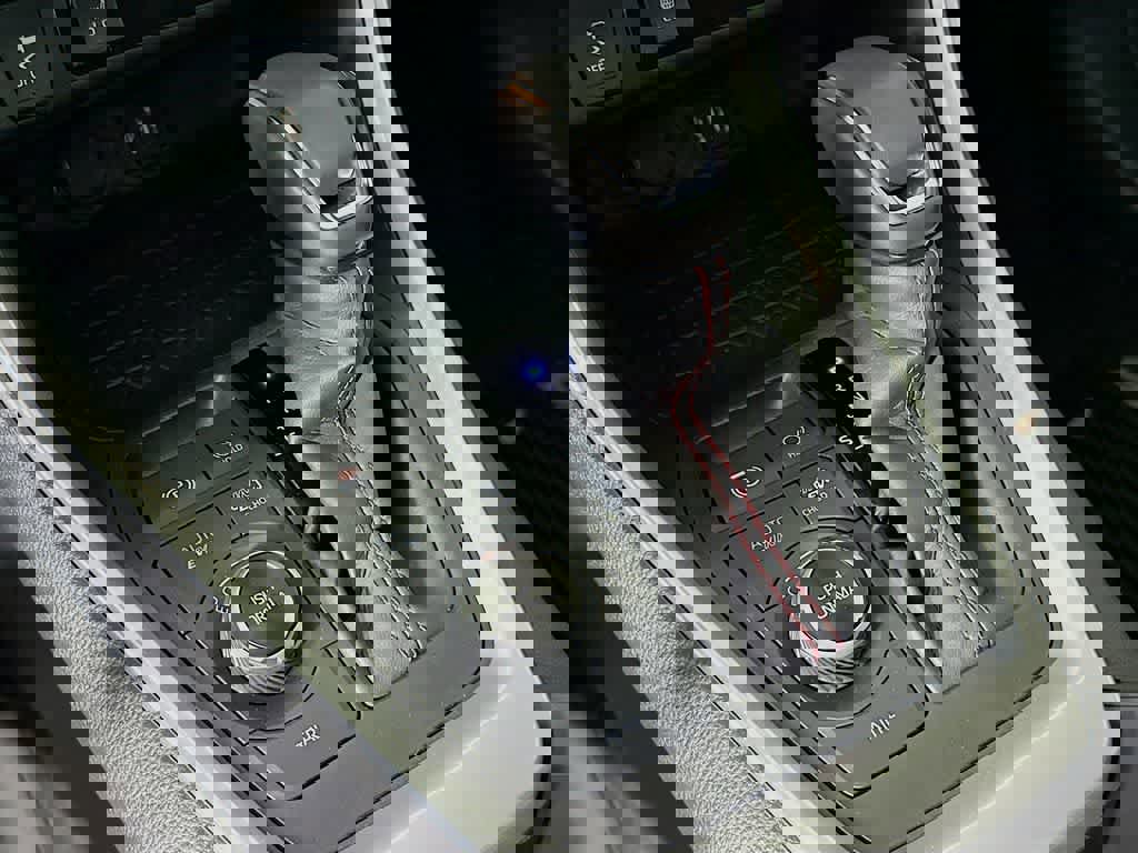 Used 2023 Toyota RAV4 SE w/ Weather & Moonroof Package image 22