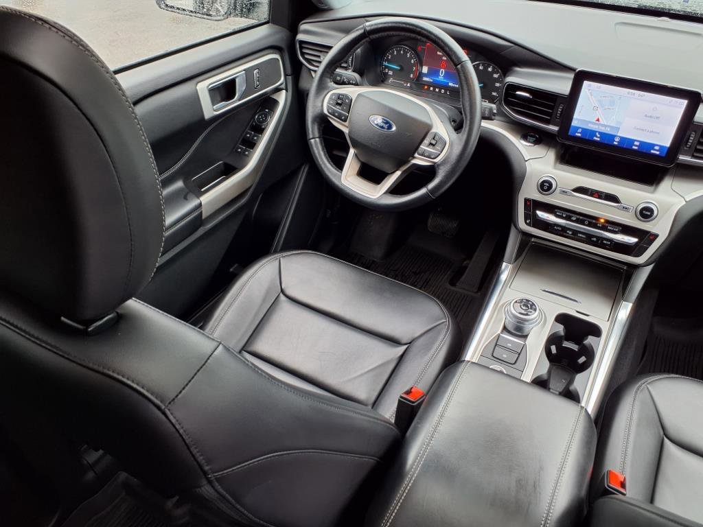 Certified 2022 Ford Explorer XLT w/ Equipment Group 202A image 15