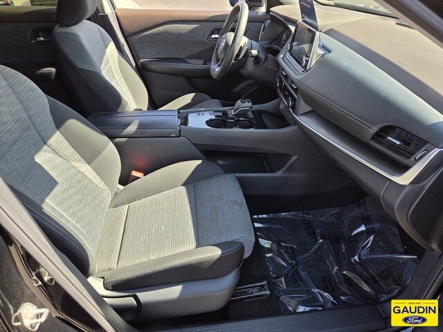 Used 2023 Nissan Rogue SV FWD image 16