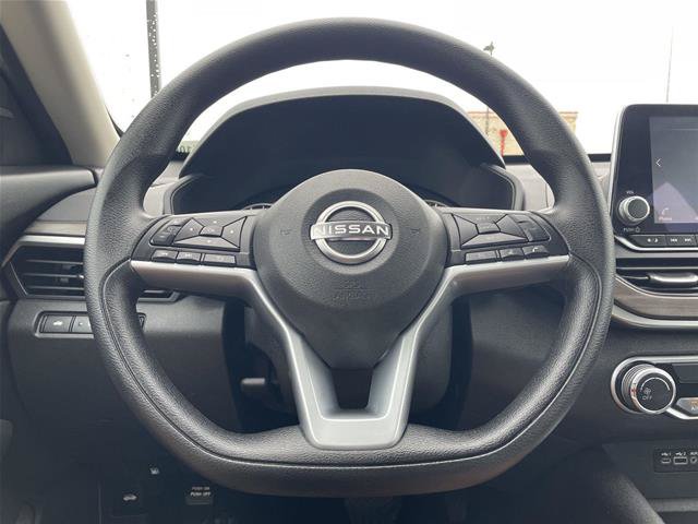Used 2025 Nissan Altima 2.5 SV FWD image 12