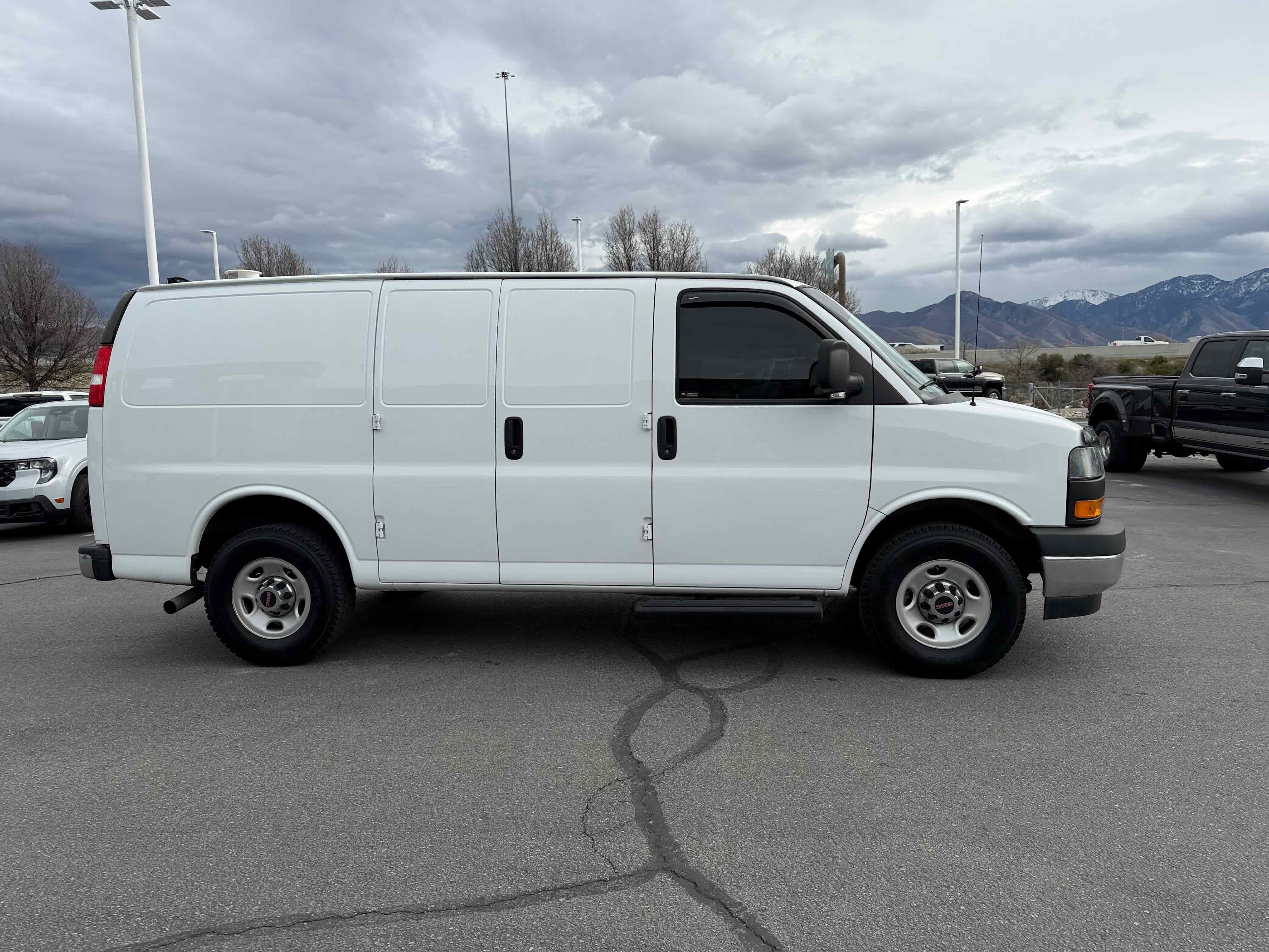 Used 2023 GMC Savana 2500 w/ Driver Convenience Package image 7