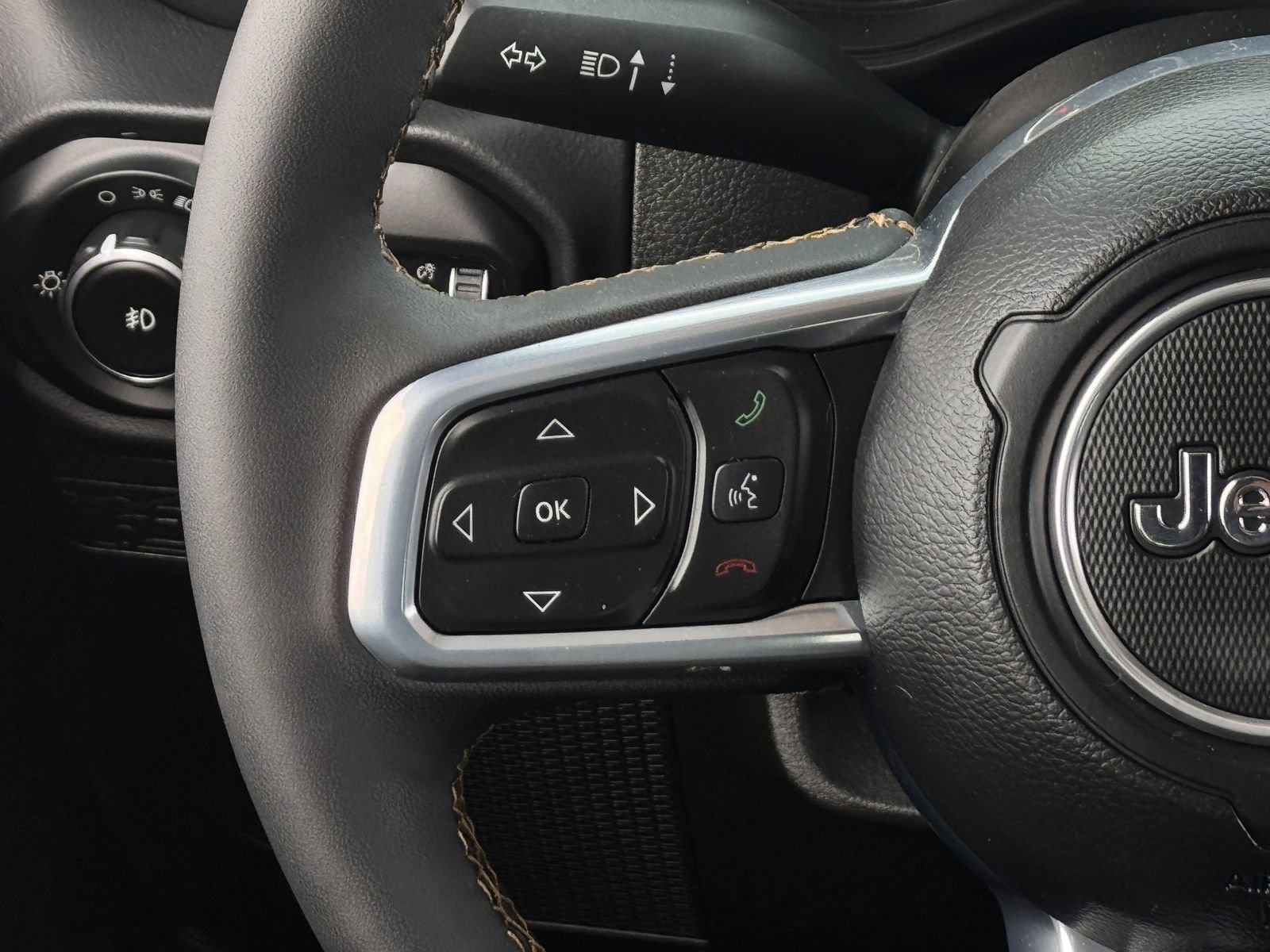 Used 2024 Jeep Wrangler Sahara w/ Safety Group image 15