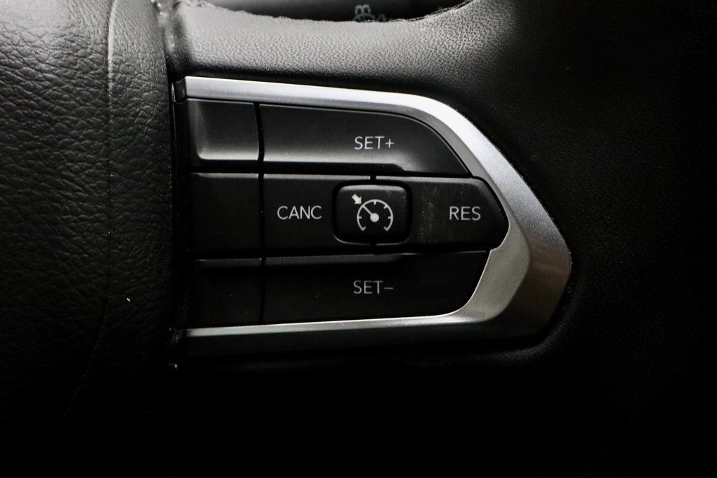 Used 2025 Jeep Compass Latitude image 29