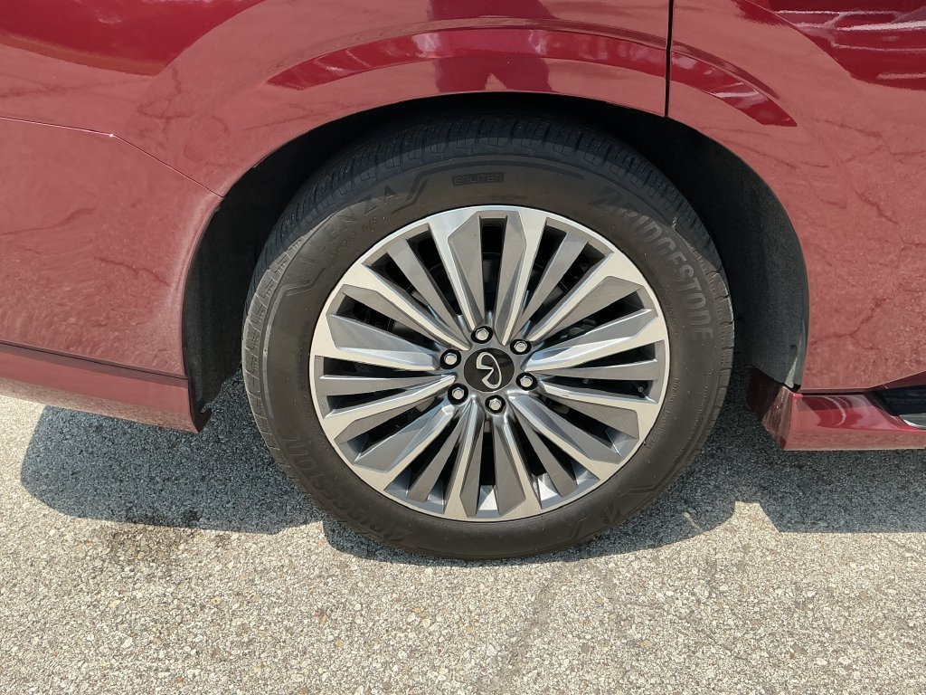 Used 2025 INFINITI QX80 Sensory AWD/4WD image 10