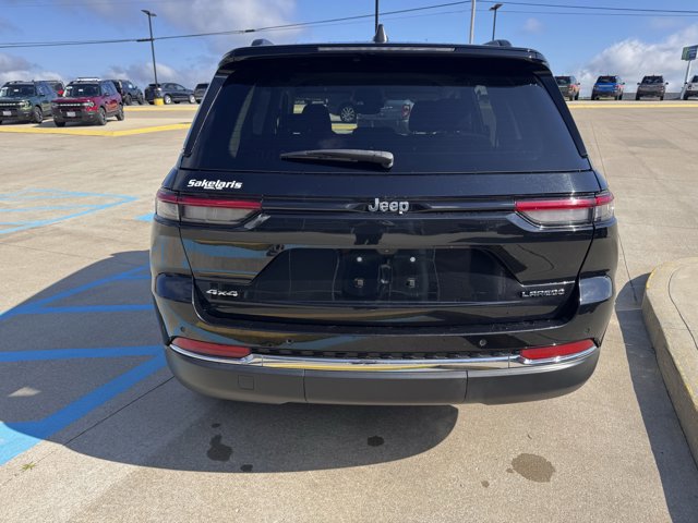 Used 2023 Jeep Grand Cherokee Laredo image 4