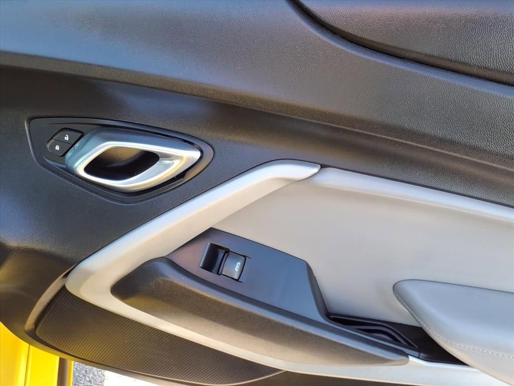 Used 2018 Chevrolet Camaro SS image 11