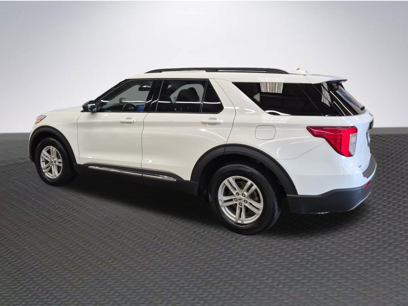 Certified 2023 Ford Explorer XLT w/ Equipment Group 202A RWD image 5