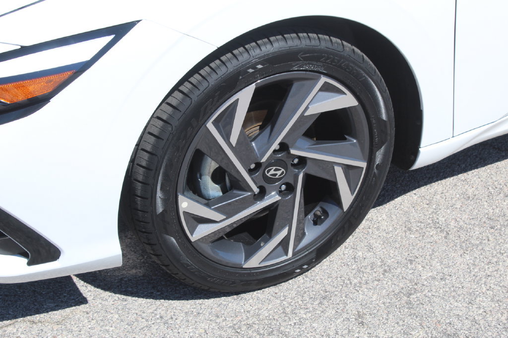 Used 2025 Hyundai Elantra SEL FWD image 6