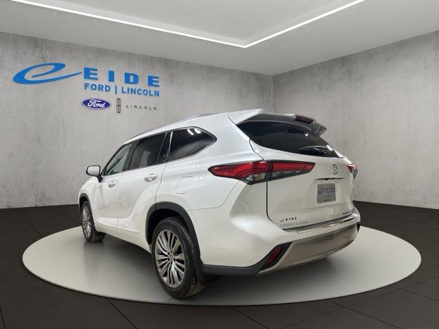 Used 2022 Toyota Highlander Platinum AWD/4WD image 3