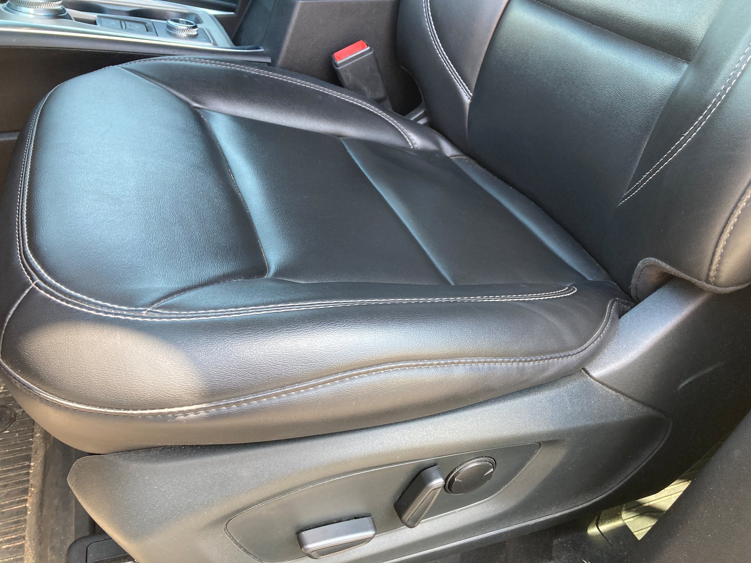 Certified 2022 Ford Explorer XLT w/ Equipment Group 202A AWD/4WD image 9
