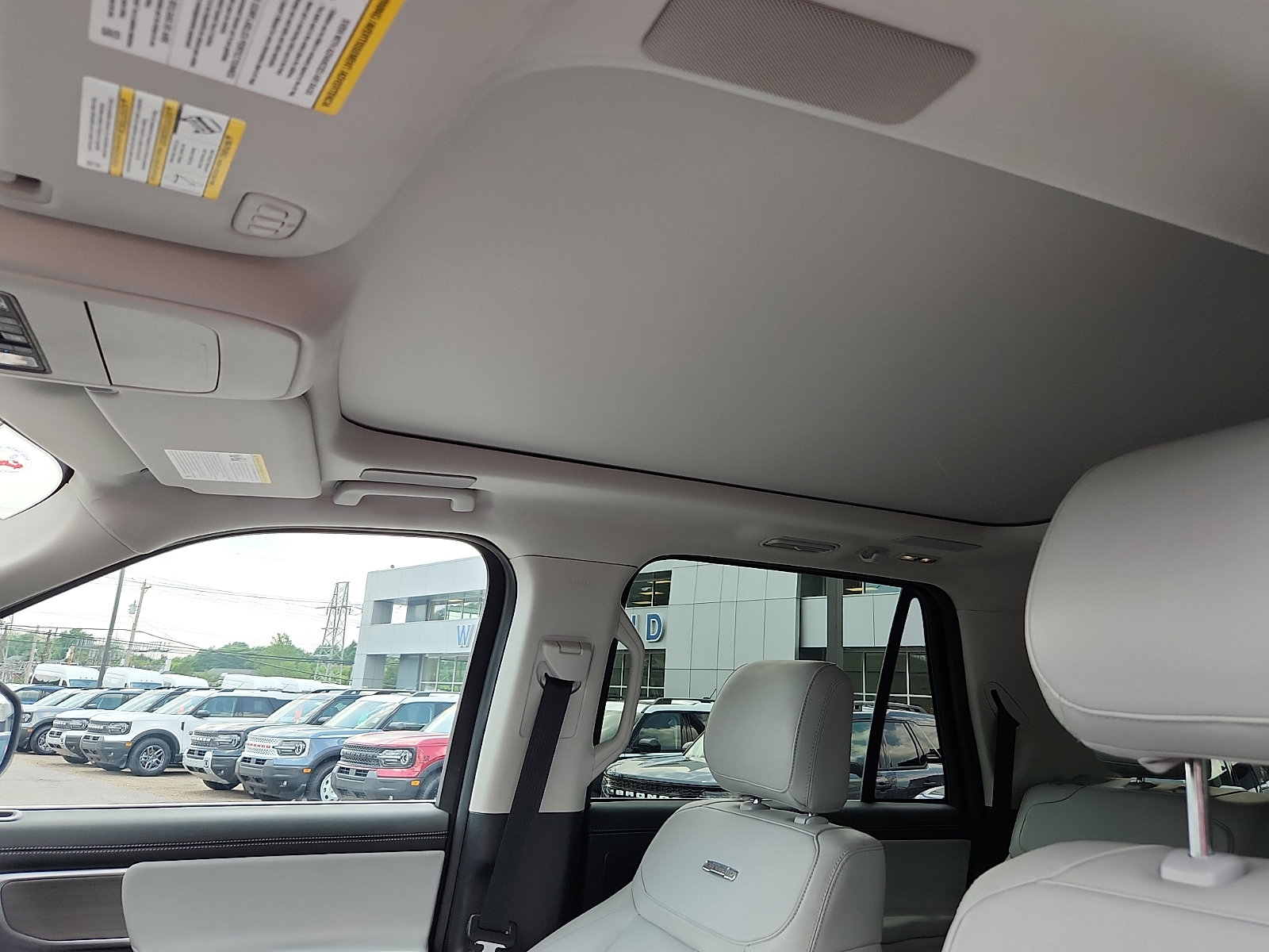 Certified 2025 Ford Expedition Max Platinum w/ Driver's Package AWD/4WD image 14