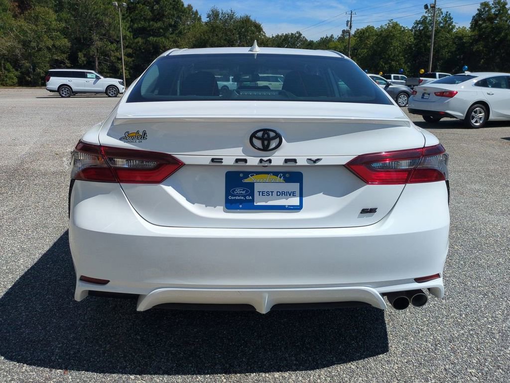 Used 2023 Toyota Camry SE image 4