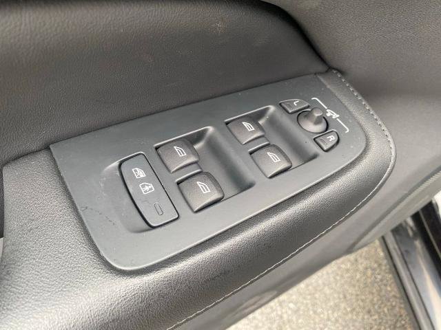 Used 2023 Volvo S60 T8 Plus w/ Climate Package image 13