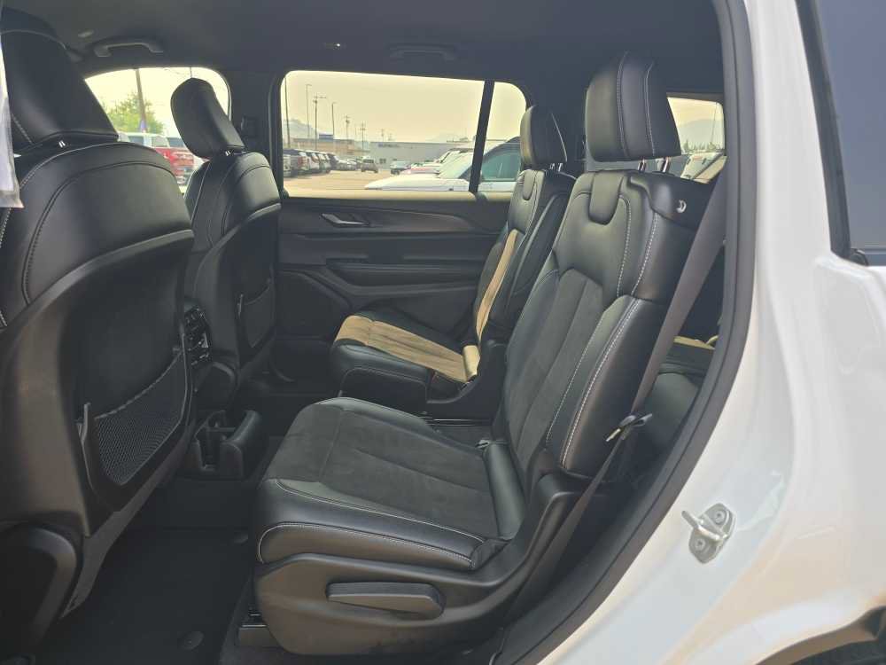 Used 2023 Jeep Grand Cherokee L Laredo AWD/4WD image 16