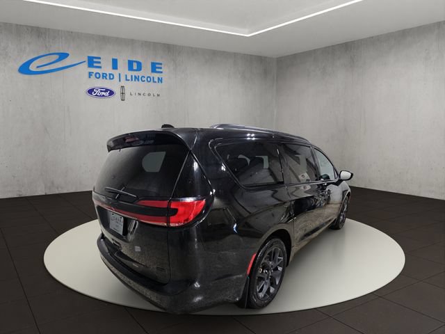Used 2022 Chrysler Pacifica Touring-L w/ S Appearance Package AWD/4WD image 10