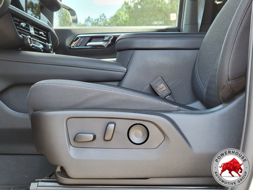 Used 2025 Chevrolet Suburban LS image 25