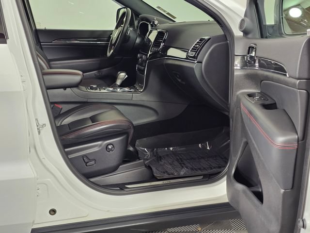 Used 2021 Jeep Grand Cherokee Trailhawk w/ Trailhawk Luxury Group AWD/4WD image 12