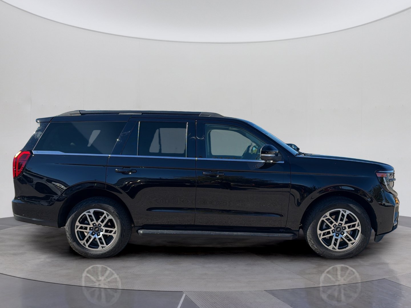 Certified 2025 Ford Expedition Active AWD/4WD image 8