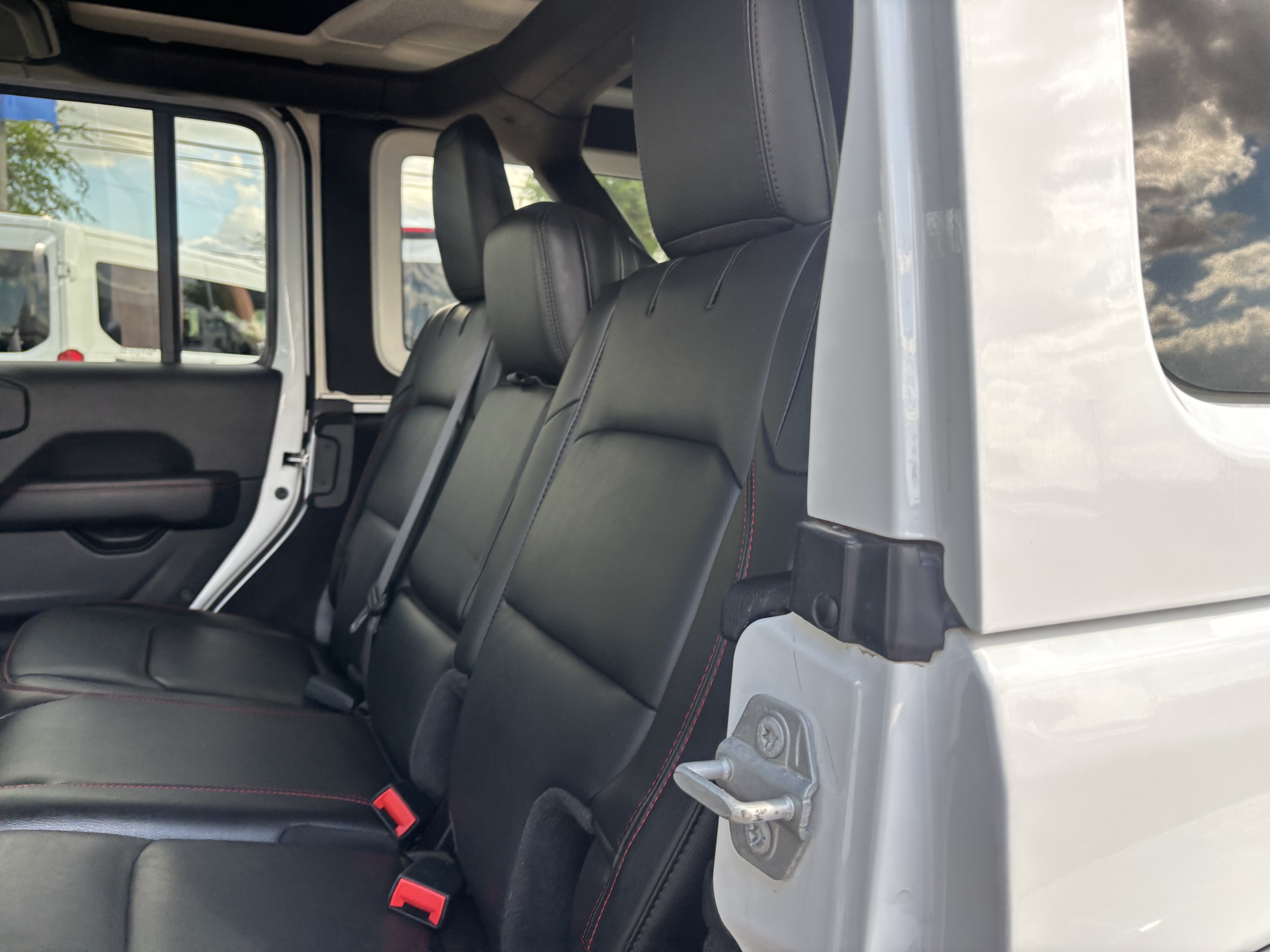 Used 2021 Jeep Wrangler Unlimited Rubicon AWD/4WD image 16
