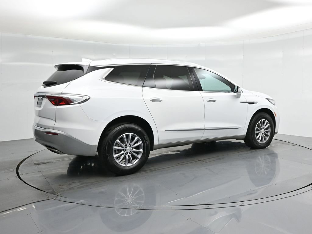 Used 2022 Buick Enclave Essence image 11