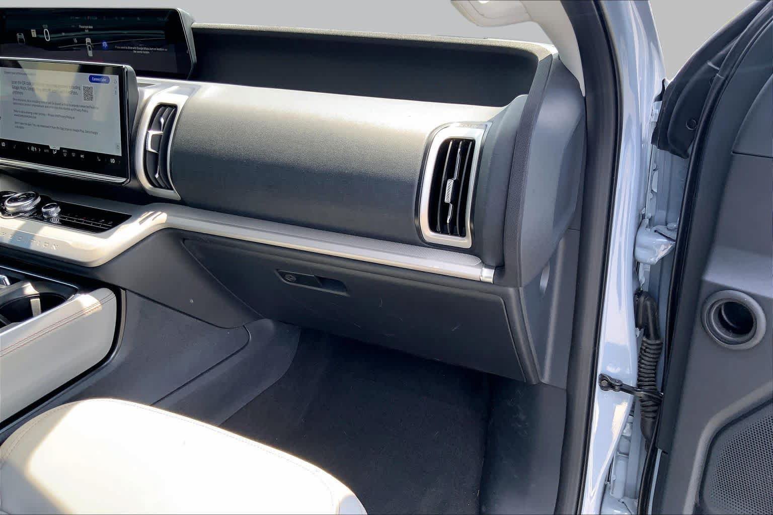 Certified 2025 Ford Expedition Active AWD/4WD image 18
