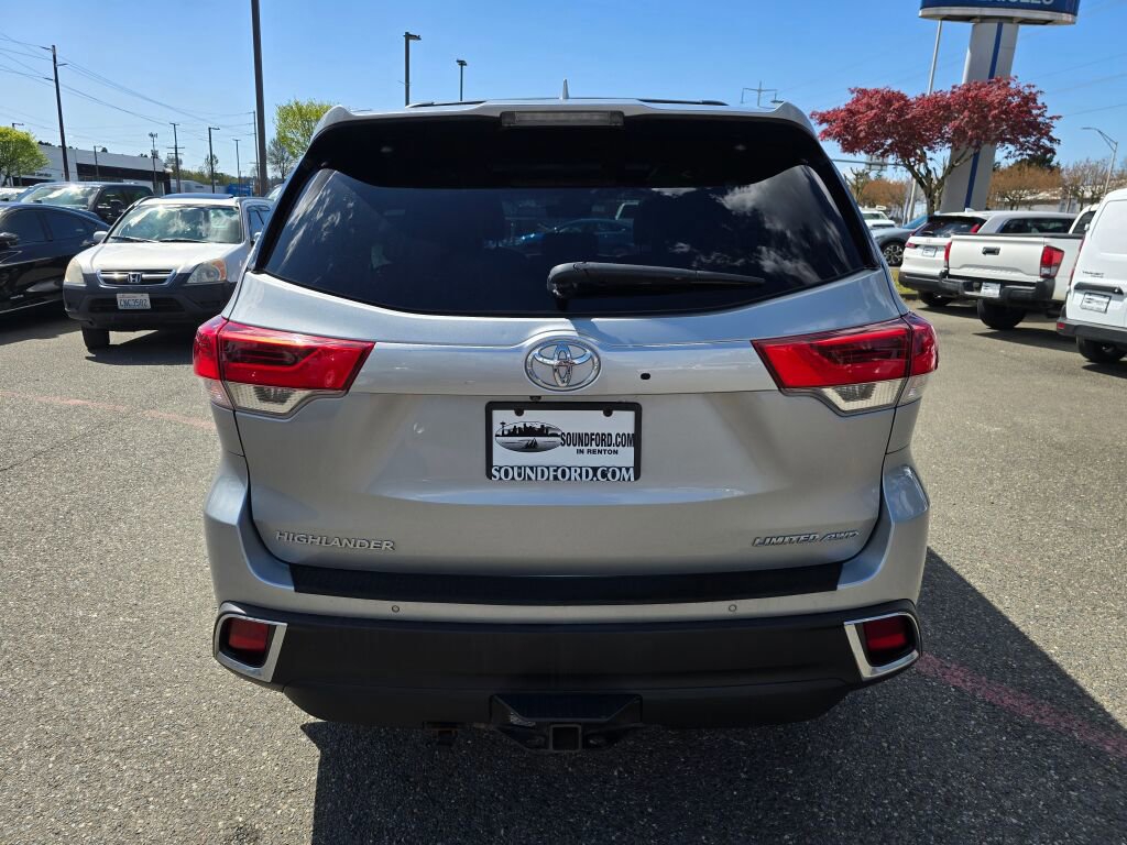 Used 2018 Toyota Highlander Limited Platinum AWD/4WD image 4
