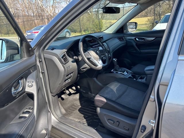 Used 2018 Nissan Rogue SV w/ Premium Package image 13