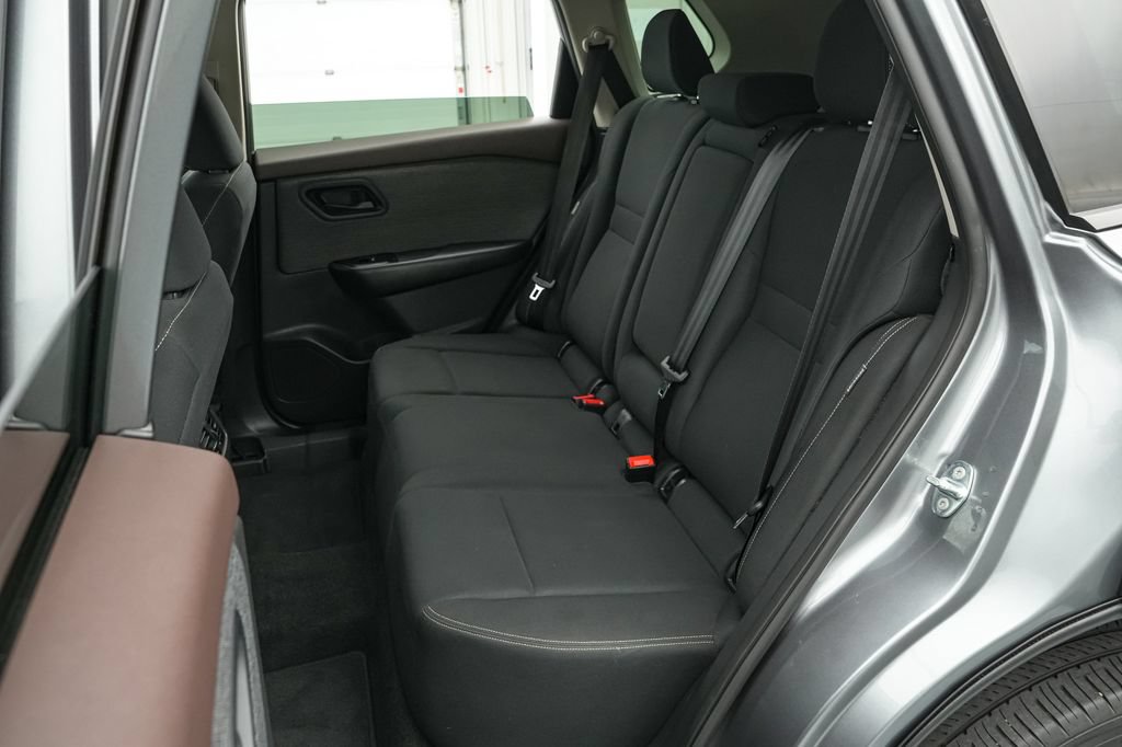 Used 2023 Nissan Rogue S AWD/4WD image 18