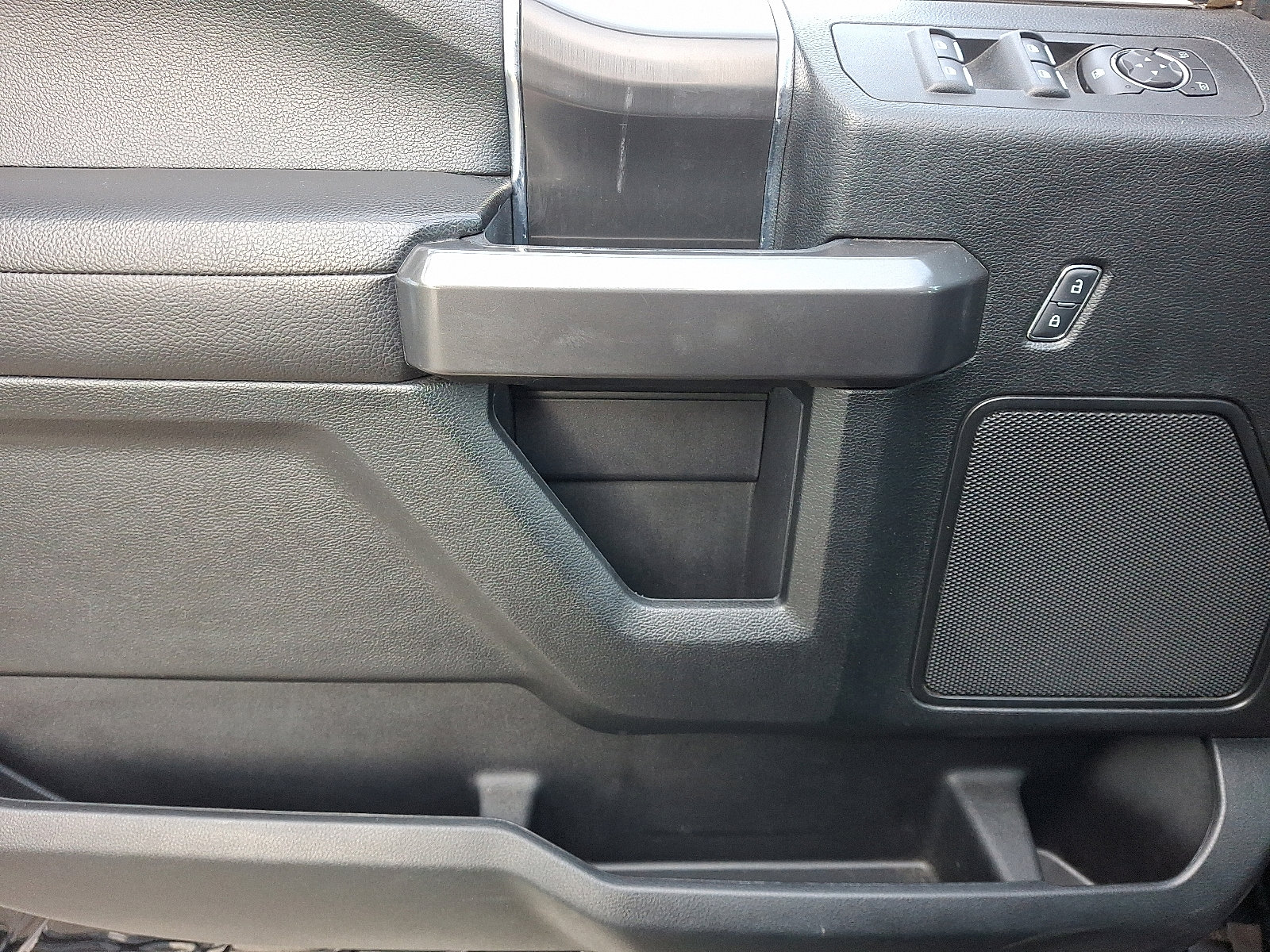 Certified 2019 Ford F150 XLT w/ Equipment Group 302A Luxury image 15