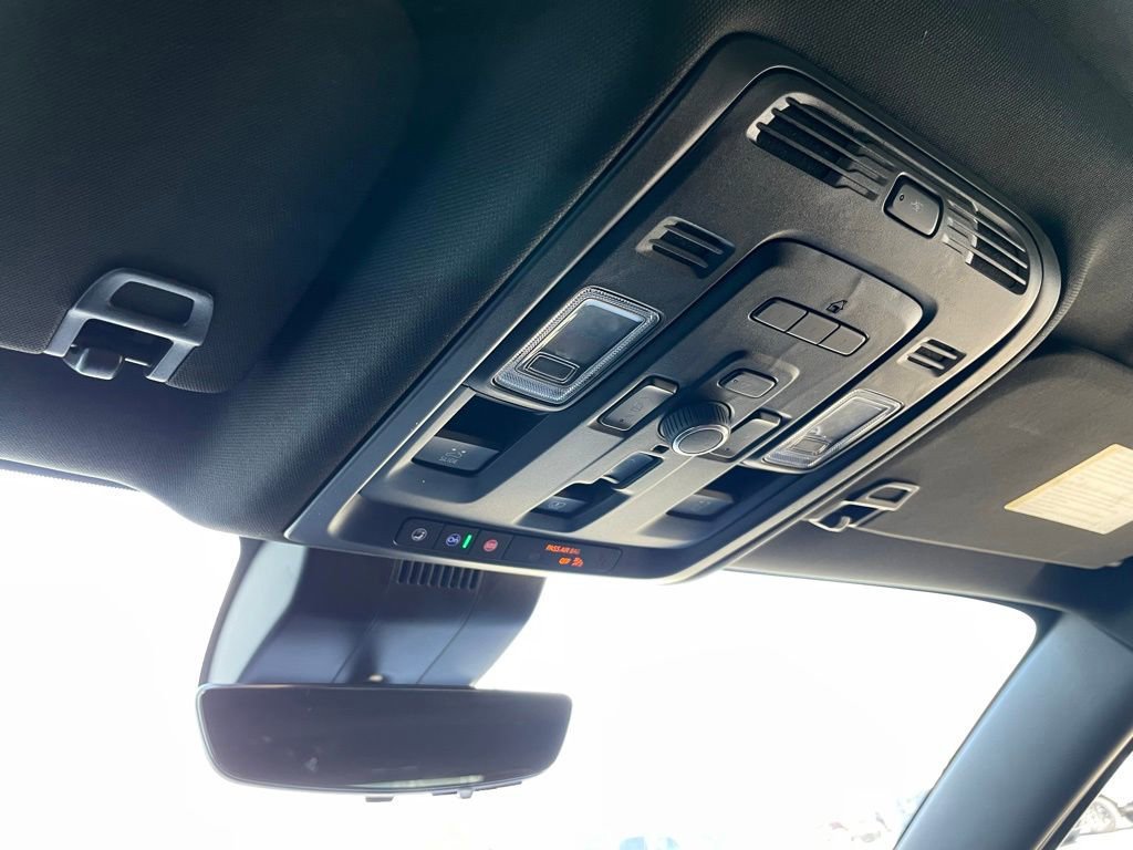 Used 2023 GMC Yukon XL Denali Ultimate image 22